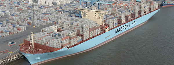 Knapp 400 Meter lang, 59 Meter breit und unvorstellbare 18.270TEU tragend